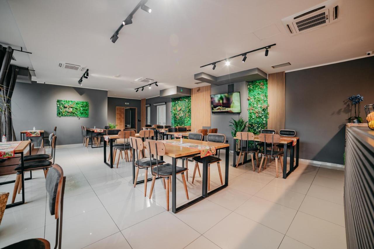 University Hotel Dorrah ทูซลา ภายนอก รูปภาพ